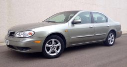 Nissan Primera Grise