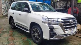 Toyota Land Cruiser 200 GXR V8 White