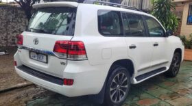 Toyota Land Cruiser 200 GXR V8 White